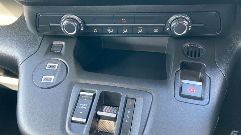 Vauxhall Combo Life 100kW Design XL 52kWh 5dr Auto [7 Seat] Electric Estate